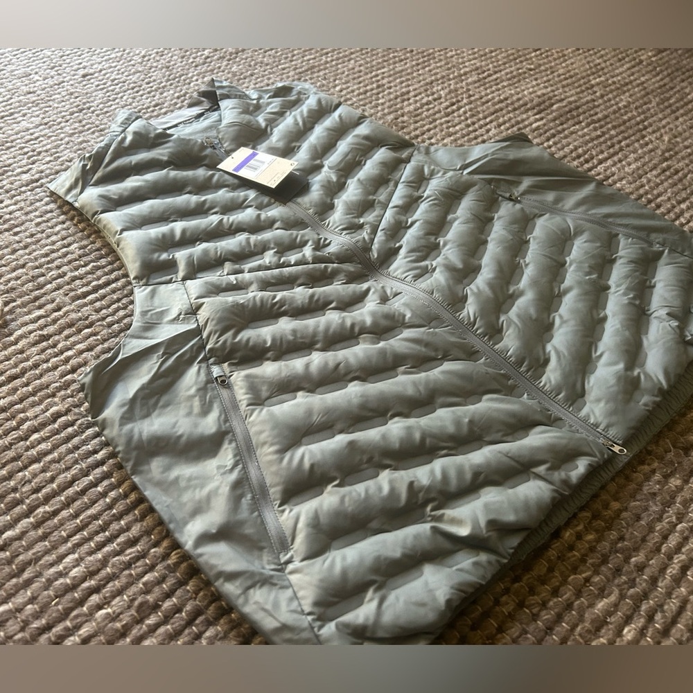 Nike Men’s Quilted Down Aero Vest - Gray